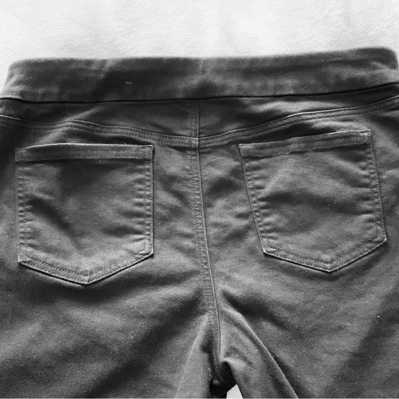 Chicos pull on Black capris size 12, (2) - Picture 5 of 6